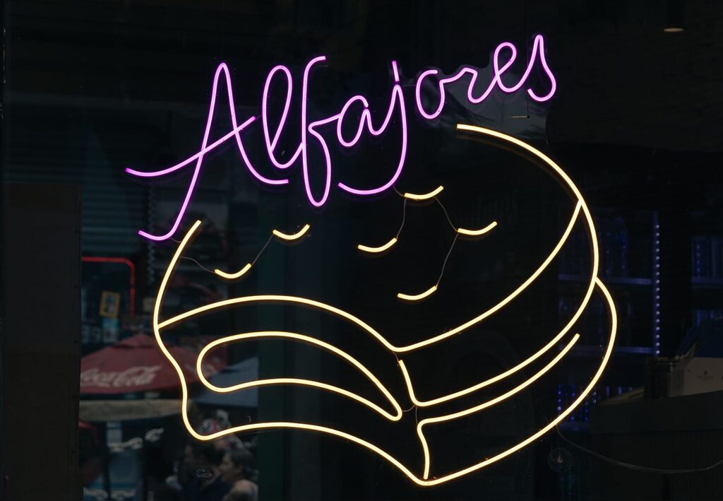 Neon sign of an alfajor with the word "alfajores" on top