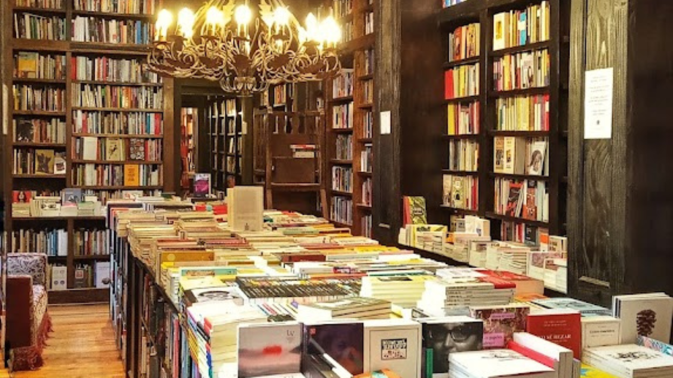 Eterna Cadencia is a café-bookstore where you can spend the whole afternoon