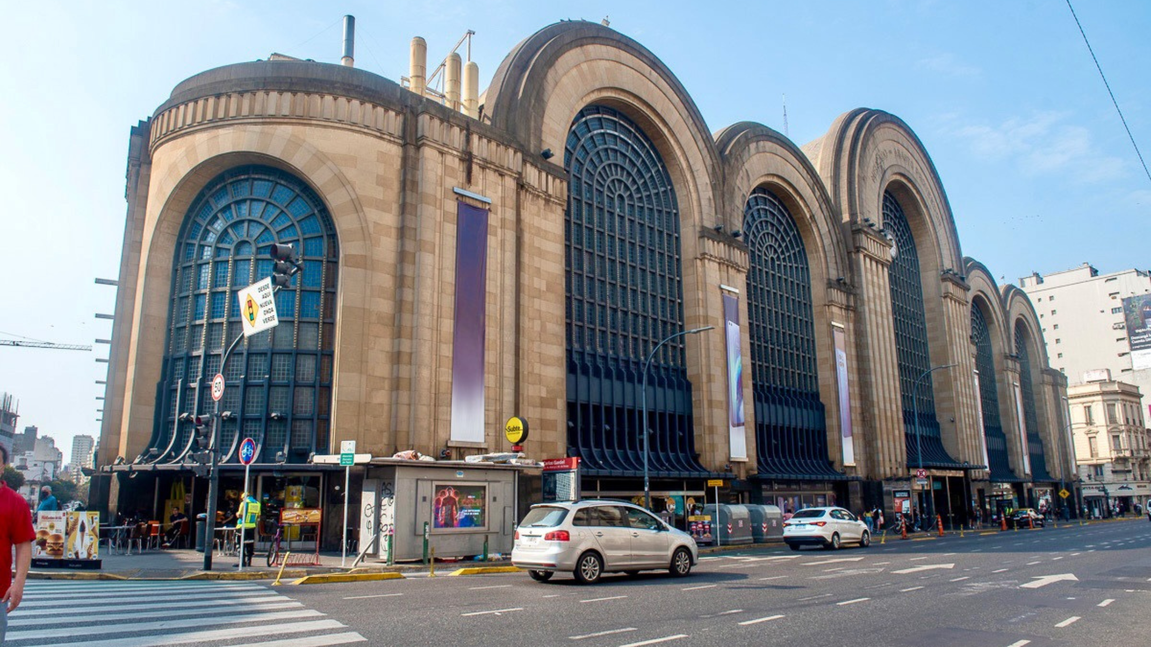 In what was once an old vegetable market, the Abasto shopping center has stores with Argentine and international brands.