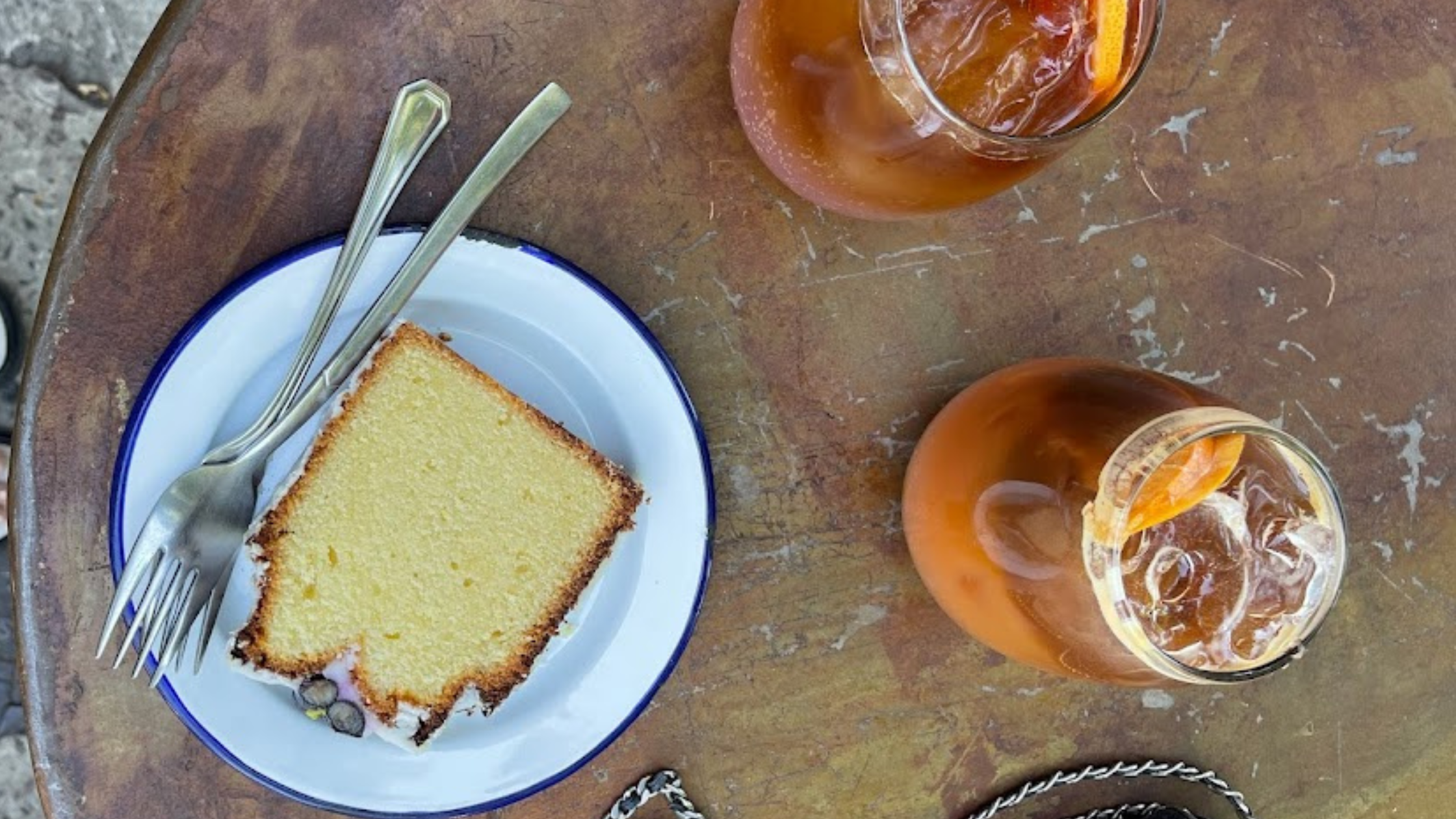 Iced coffee and lemon pudding, the best combination