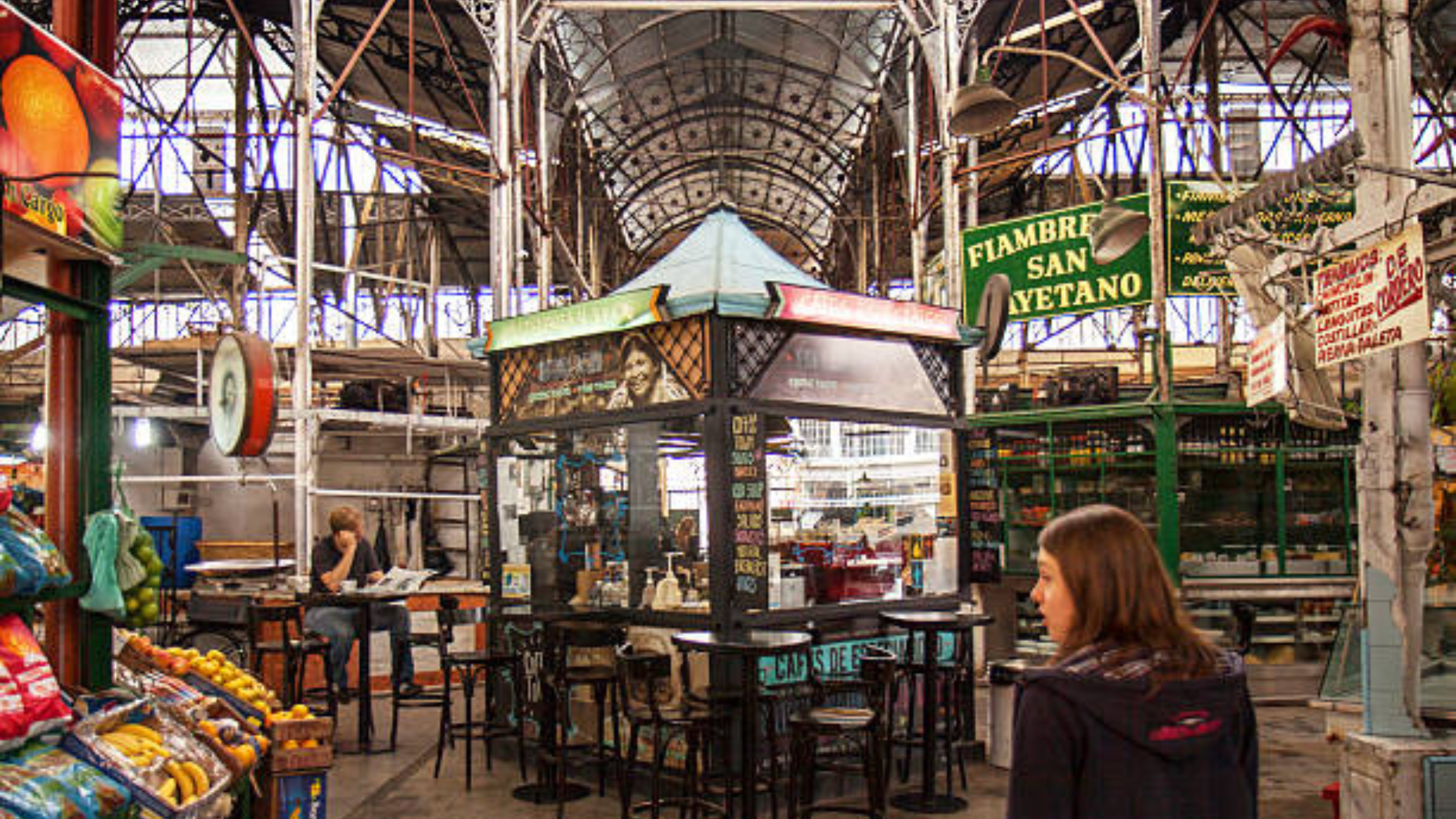 The largest flea market in Buenos Aires